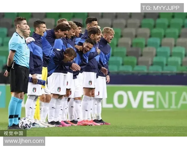 罗马利亚与智利进行友谊赛双方球员展现精彩对决